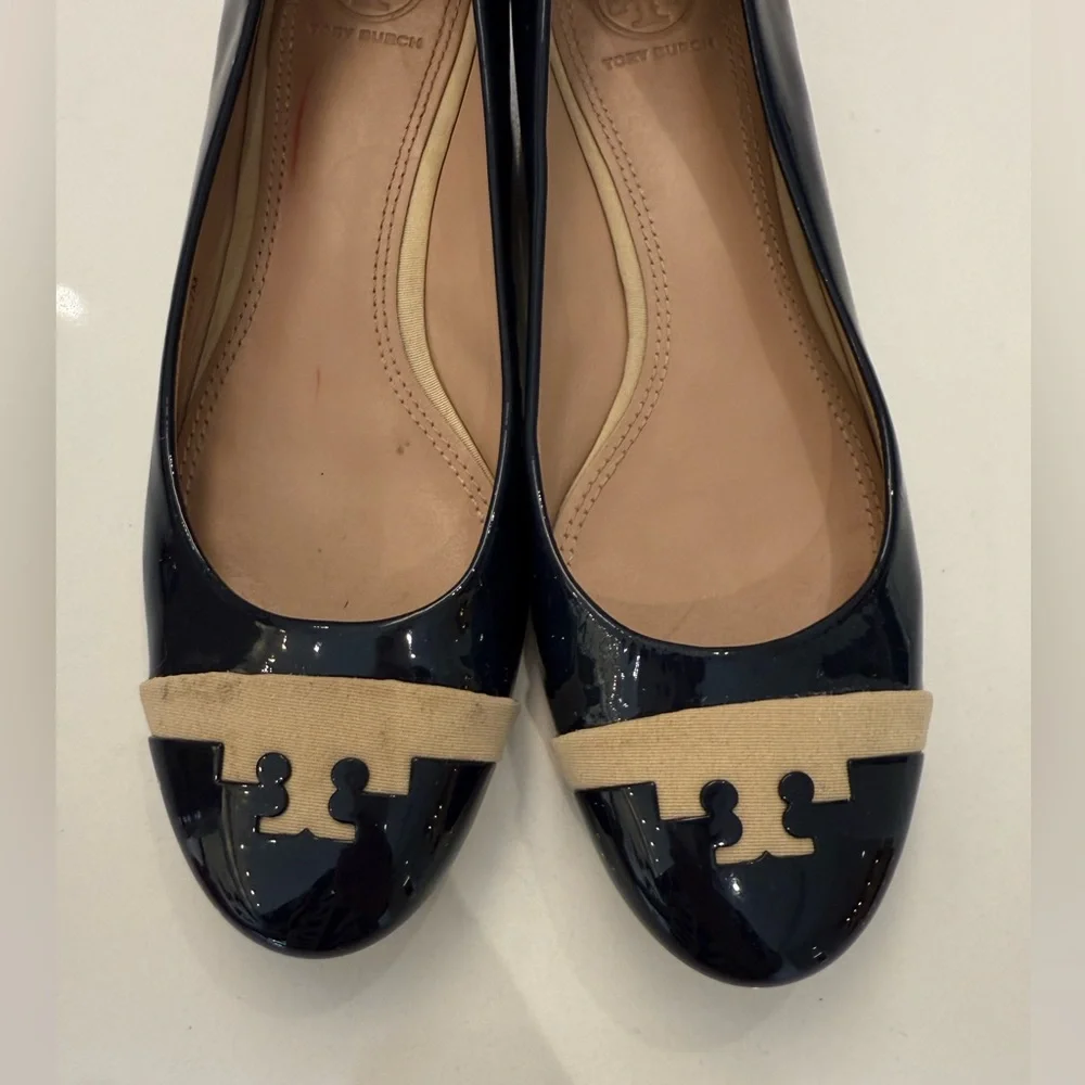 Tory Burch Gabrielle Patent Leather Logo Flats, Navy &‎ Beige, 7M